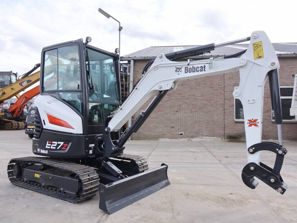 Мини-экскаватор Bobcat E27