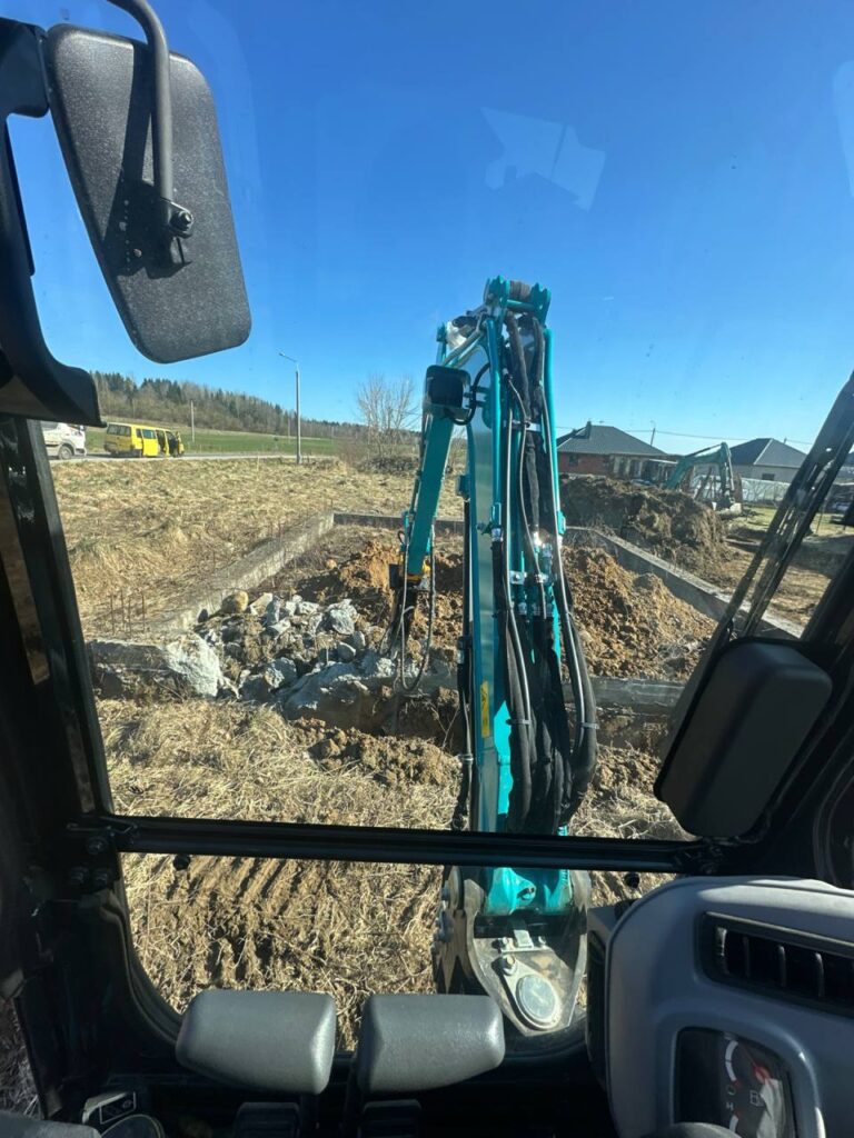 Аренда гидромолота на мини-экскаваторе Kubota U35