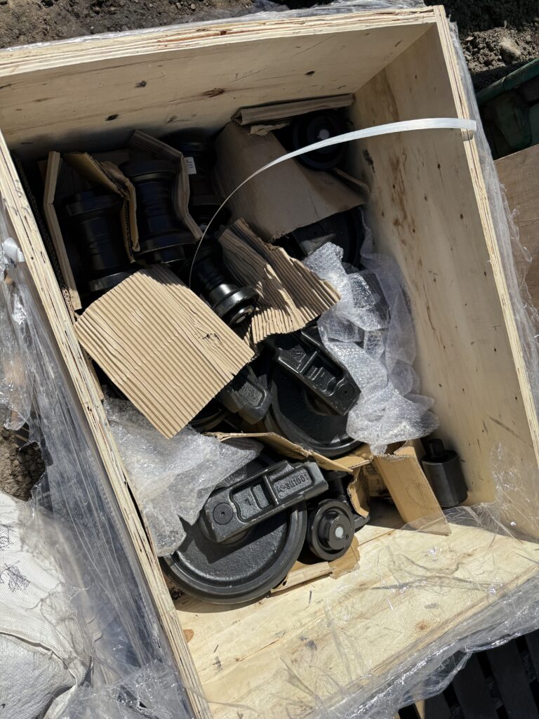 Жаркий май в «ВП ПрофДом»: Пополнение парка Bobcat E27z и масштабная поставка оригинальных запчастей «про запас» - изображение №2