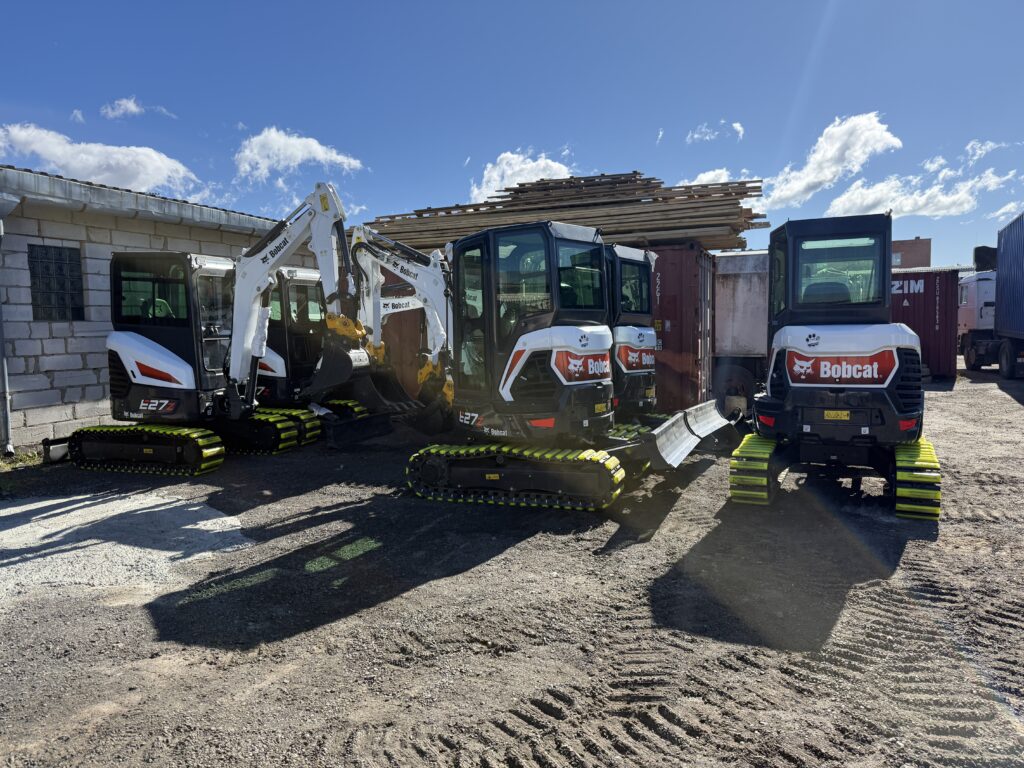 Жаркий май в «ВП ПрофДом»: Пополнение парка Bobcat E27z и масштабная поставка оригинальных запчастей «про запас»