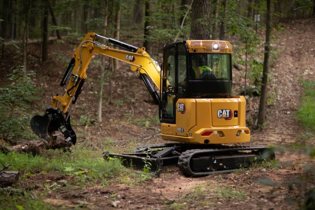 Мини-экскаватор CAT 303